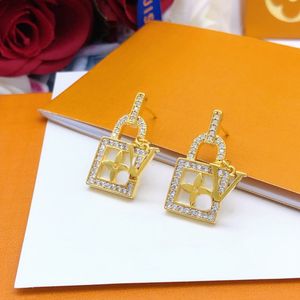 693021 Simple Gold Plated Silver Luxury Brand Designers Letters Stud Geometric Famous Women Round Crystal Rhinestone Pearl Earring Wedding Party Diamond