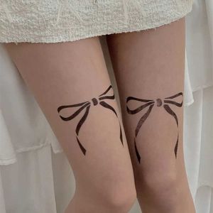 Skarpetki Zamorowanie Women Women Tatooed Stockings Korean Bow Printed Stockings Sexy Printed Ratehose Japońska lolita jk impreza odgrywania ról czarne legginsy D240530