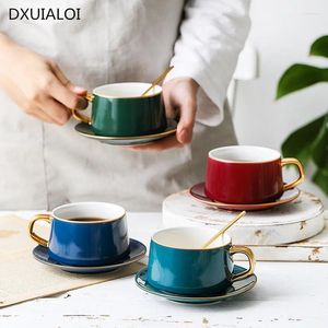 Becher Europäischer Keramik Kaffeetasse und Untertassen -Set kreativ kleiner luxuriöser Phnom Penh Home Blume Tee Milch Reisebecher Tasse