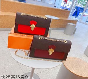 Women039s Messenger Bag Tasarımcı Lüks Bayanlar Kırmızı Çantalar Metal Zincir Bordo Zarf Paketi Yeni Yaz Moda Crossbody One8201943