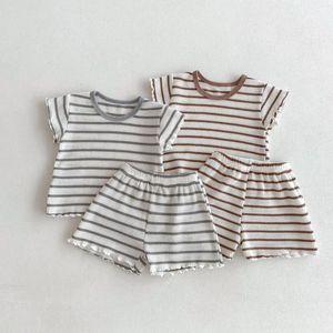 Zestawy odzieży 2024 Letnie dzieci Zestaw ubrania z krótkim rękawem Baby Boy Girl Striped T Shirty Shorts Bawełna 2pcs garnitur dla dzieci stroje piżamowe