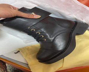 أحدث النساء ذات العلامات التجارية Wonderland Ranger Laceup Boot Designer Lady Glazed Leather Heel Boots Boots مع Box1242057