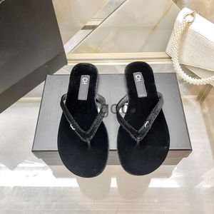 Luxury designer Flat Slippers Women 2024 Summer Velvet Crystal Metallic brand Shoes for Women Sandals Non-slip Sexy Beach Channeles Flip-flops 35-42