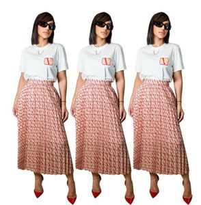 New Women's Vプリントされたカジュアルな短袖セットドレスファッションデザイナーTシャツトップ+プリーツスカート2ピースセット