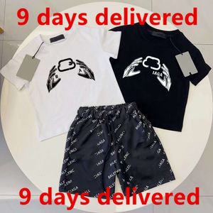 dhgate Store Summer Sets Kids Baby Clothe Kid DesignerTシャツの女の子少年男の子ショートパンツ2ピースセット18スタイル高級ブランド白と黒サイズ90-150