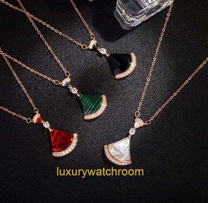 New Classic Fashion Brolgry Pendant Necklaces Small Skirt White Fritillaria Red Jade Marrow Full Diamond Large Fan shaped Necklace Womens Buckle Plated with Thick G