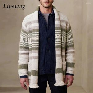 Męskie swetry zimowe na zewnątrz dzianinowy kardigan mens kurtka sweter vintage lapel frędzle dzianiny płaszcze mężczyzn w paski jacquard kardigany