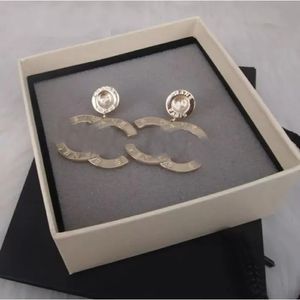2024 modestil droppe örhänge smidig i 18k guldpläterade silverord form för kvinnor bröllop smycken gåva med låda q6