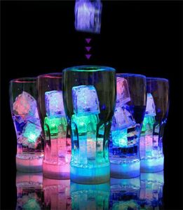 Flash Ice Cubes WaterActivivativativativivated Flash Light помещен в водяные напитки Flash Bars Свадебные дни рождения рождественский фестиваль декор 4962088771