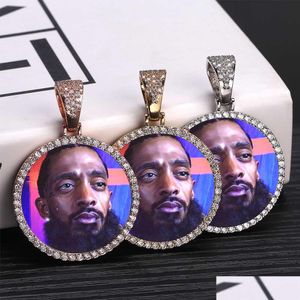 Colares pendentes Hip Hop Coloque de memória PO personalizado para homens Mulheres Bling Iced Out Cubic Zircon Medallions Solid Slod Chains Personalized Jew Dhyjo