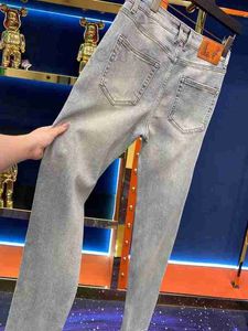 Męski projektant dżinsów umyte jasno kolorowe/letnie dżinsy, zwykłe modne spodnie męskie z małymi stopami, elastyczne i wszechstronne szczupłe spodnie dżinsowe El0o