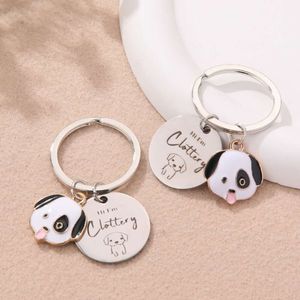 Adorável manchado personalizar o nome do animal de estimação e seu número no chaveiro de aço para amigos para amigos, bom presente para a decoração de colarinho de cachorro