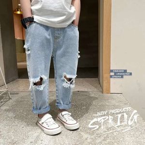 90-140 cm Mode Herbst Sommer Kinderloch Hosen Kinder Jungen hübsch zerrissene Patch Girls Hosen abgenutzte Jeans für locker