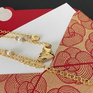 Crystal Letter Pendants Designer Halsband Märke smycken Hjärthänge 18K Gold Copper Choker Pearl Necklace Chain Vogue Women Wedding Presents Fashion Accessories