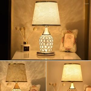 Tischlampen im europäischen Kristalllampe Ins Einfache moderne Schlafzimmer warme romantische Mode kreatives dekoratives Bett