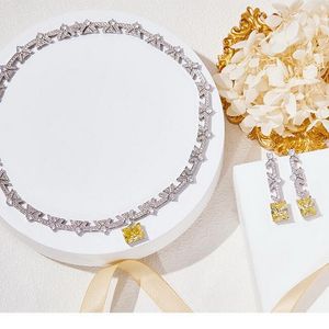 Kolekcja designerska obiadowy łańcuch Naszyjnik Studek Kolczyki Kobiety Lady Inlay Yellow Square Cubic Diamond Wising Zestawy biżuterii Zestawy biżuterii