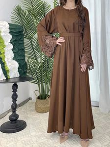 Этническая одежда плюс размер молния Дубай Абая Муслимская Женщина Женщина Одежда Сплошная кружево с цветами платье с длинным рукавом Кафтан свободный мусулман