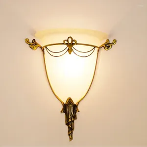 Lampa ścienna Brązowe chińskie światła LED Indoor Dekoracyjne światło sypialni Odczyt odczyt Mount E14