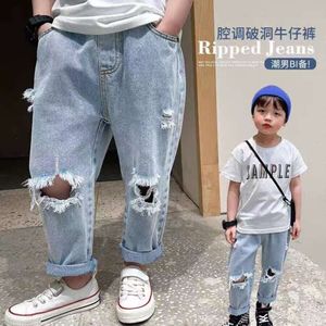 Boy Hole Jeans und Herbst 2024 neue koreanische Kinder Lose Baby Spring Hosen Tide L2405