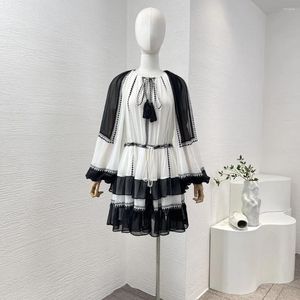 Casual Dresses Silk 2024 ARrivial Spring Summer High Quality Black White Patchwork Långärmning Se om Pleat Tassel Mini Dress