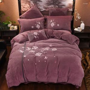 Yatak takımları lüks Çin tarzı klasik çiçekler nakış kış kalın kadife pazen seti yorgan yatak keten/sayfa yastık kılıfı