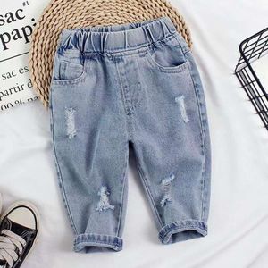 Clothing Baby Children's 2024 Spring New 1-7 Year Old Boys Girls Loose and Fashionable Perforated Jeans L2405
