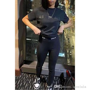 Yeni Bayan Silm Pantolon Setleri Tasarımcı Trailsuit Sports İki Parçalı Jogger Set Yaz Mektubu Baskı Kısa Kol Üst T-Shirt Ekleme Sıkı Kalça Kaldırma Pantolon