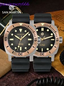 San Martin 42 mm retro Titanium Diver Watch NH35 Automatyczne męskie zegarki mechaniczne brązowe szafir Sapphire Luminous Waterproof 200m
