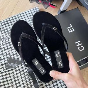 2024 Luxury Designer Womens Slipper Sandaler Shoe Slide Summer Fashion Wide Flat Flip-Flops 2 C Classic Printed Letter Sandaler Storlek 35-42