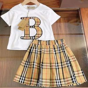 Baby krótka spódnica projektant z odzieżą T-shirt Najbardziej modna brytyjska marka modowa Summer Children's Baby Boy Girl Cotton Dwuczęściowy zestaw