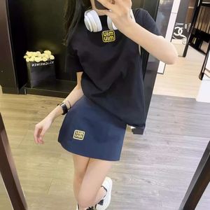 여자 양복 블레이저스 MI24 소녀 스타일은 자수 편지 라운드 목 소매 티셔츠+허리 A- 라인 짧은 치마 세트