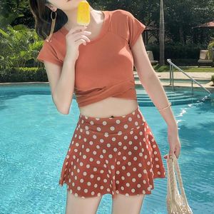 Moda de banho feminina de verão de verão estilo esportivo moda feminina biquínis de manga curta de cola redonda de bolinhas top