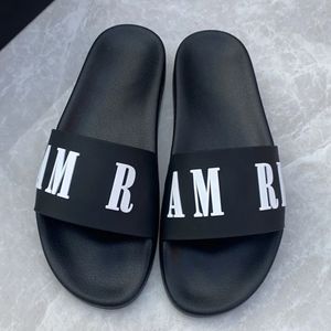 Designer Amiriris Slides Mens Sandals Duschrum Slippare Tryckning Läder Svartskor Fashion Summer Sandaler Beach Slippers Högkvalitativa Hotell tofflor