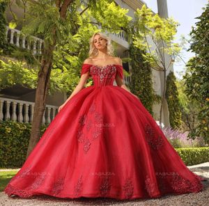 Czerwone meksykańskie sukienki Quinceanera suknia balowa z ramion błyszczące aplikacje kryształy puszysty Charro Sweet 16 Sukienki 15 anos