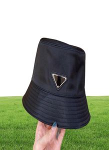 Bucket Hat Casquette Designer stjärnor med samma avslappnade utflykt Flattop Small Brimmed Hats Wild Triangle Standard Ins Basin Cap7909142