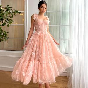 Stunning Lace Homecoming Dresses Strapless Neckline 3D Butterfly Appliqued Prom Gown Tea Length A Line Tulle Graduation Dress