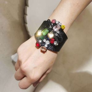 Punk di moda europeo Wide Rhinestone Animal Pelle per le donne Bracciale Cuff 2023 Nuovi gioielli