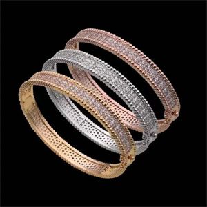 Manschett manschett armband för kvinnor vän charms diamant designer armband rostfritt stål i händer födelsedagspresenter tillbehör grossist luxu