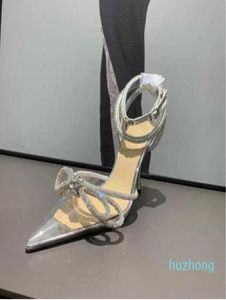 Mach podwójne łuk krysztamowane sandały kryształowe pompki pvc high obcasy buty 90 mm szpuli szpuli obcasy kobiet luksusowe projektanci sukienka S8634213