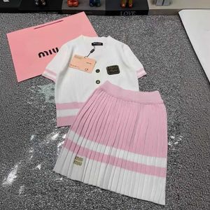 MM Family SS New Casual Knitted Two Piece Letter 수 놓은 루그 상단 및 반 스커트와 함께 세트