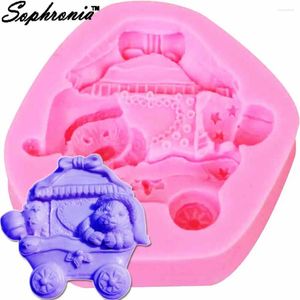 Baking Moulds Sophronia Bear In Baby Carriage Car Silicone Fondant Mold 3D Cake Decorating Tools DIY Chocolate Biscuit Mould M840