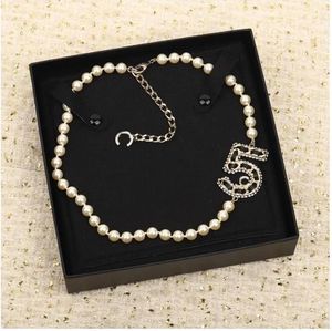 Hänge halsband lyxkvalitet charm choker hänghalsband med diamant svart äkta lädernummer design naturskal pärlor