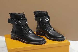مصمم فاخر للنساء أحذية الرسالة Eity Leather Heel Boot Fashion Winter Ity Booties GSFDGEG54328024