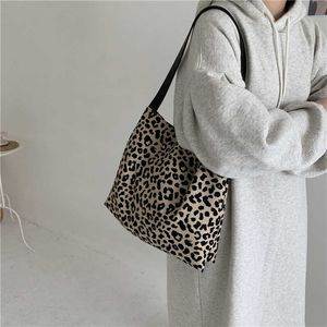 حقيبة Womens حقيبة واحدة الكتف Leopard Print Canvas Portable Simple and Proponsile Shoppicn