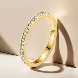 التيتانيوم الماس مع تصميم رفيع المستوى مكانة زوجين حساسة للغاية حلقات المجوهرات الفولاذ المقاوم للصدأ للنساء