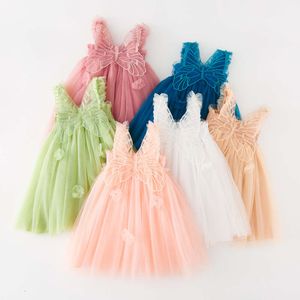 Nya kläder söta mesh hängslen tredimensionella vingar blomma dekoration baby flicka klänning söt prinsessa tutu kjol l2405
