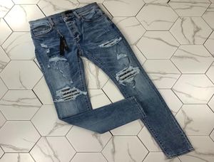 2020 Nya modebroderade byxor Lätt stretchiga jeans Trendiga Slim Hole Pantsor har några kvalitetsproblem genom att förhandla om Dire9211589