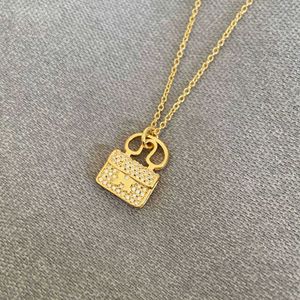 Er Halskette Erersonalisierte Design Halskette Frauen plattiert 18K Gold eingelegt mit Buchstaben Luxus klein mit originalem Logo YVRC