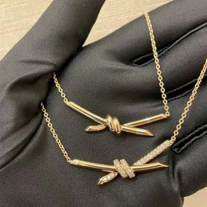Designer Hochversion Marke Twisted Halskette mit Damen Diamant plattiert 18K Gold Lock Knochenkette Licht Luxus und fortgeschrittener Sinn Live -Sendung