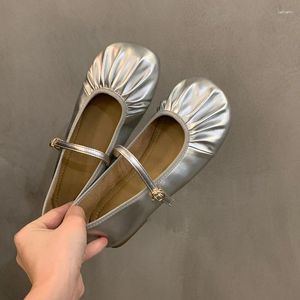 カジュアルシューズIppeum Ballerina Flats女性シルバーラウンドトー夏メアリージェーンズレザーレッドバレエバレリナスデマージャー